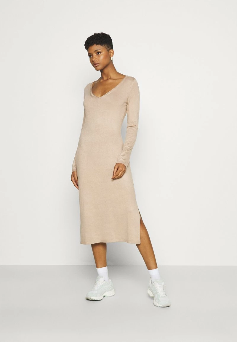 Even&Odd Damen KNIT MAXI V NECK DRESS WITH SLIT - Strickkleid - Camel 3 Even&Odd Damen KNIT MAXI V NECK DRESS WITH SLIT - Strickkleid - Camel