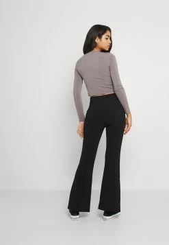 Even&Odd Damen SPLIT FRONT FLARED - Stoffhose - Black -Even&Odd Verkäufe 2024 6ffa1fc5572e42b8a01fd00e38066798