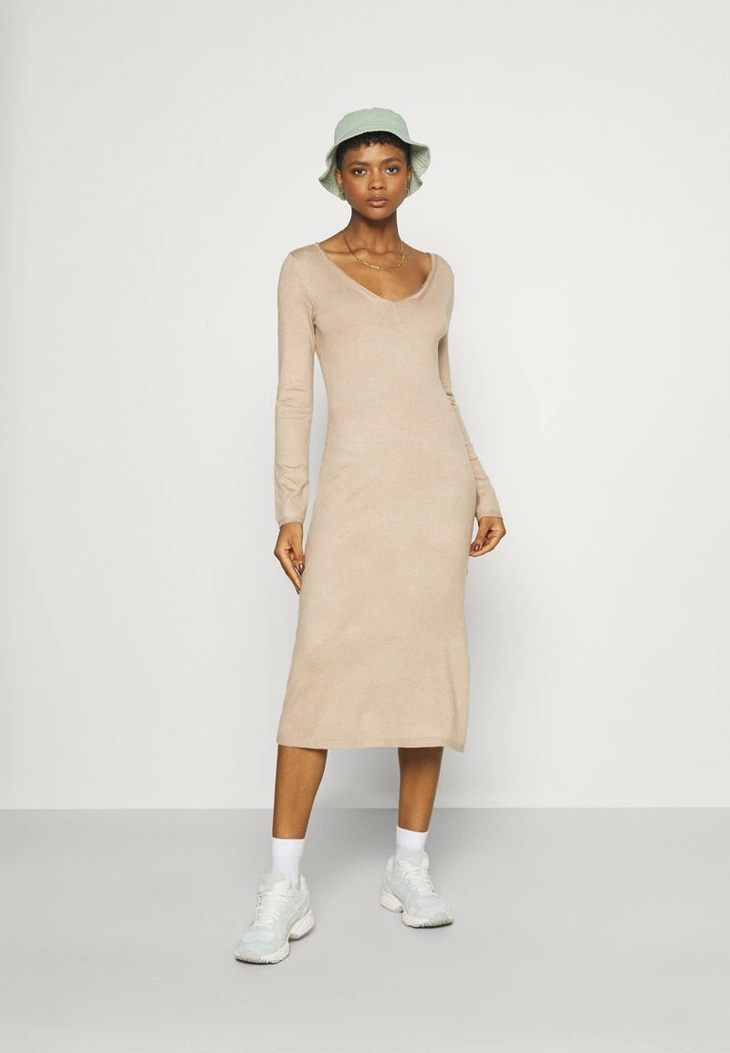 Even&Odd Damen KNIT MAXI V NECK DRESS WITH SLIT - Strickkleid - Camel 4 Even&Odd Damen KNIT MAXI V NECK DRESS WITH SLIT - Strickkleid - Camel – Bild 2