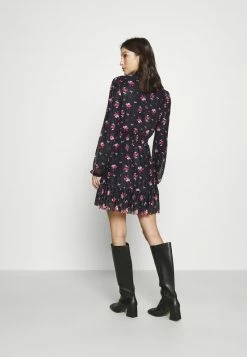 Even&Odd CINTERED V NECK ALL OVER MESH MINI VOLANT DRESS - Freizeitkleid - Black/red | Damen 10 Even&Odd CINTERED V NECK ALL OVER MESH MINI VOLANT DRESS - Freizeitkleid - Black/red | Damen -Even&Odd Verkäufe 2024 84eee7edc992403fb78b99947093c6db