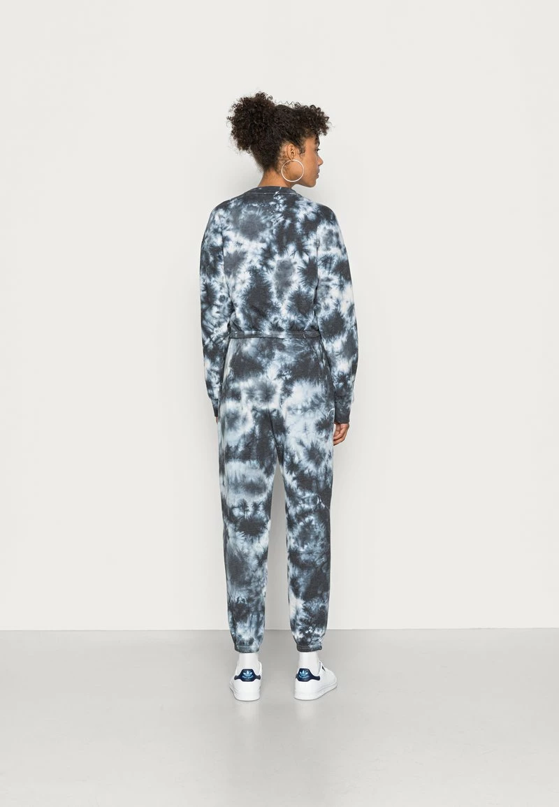 Even&Odd Damen SET - CROPPED SWEAT & JOGGER IN TIE DYE - Sweatshirt - Grey 5 Even&Odd Damen SET - CROPPED SWEAT & JOGGER IN TIE DYE - Sweatshirt - Grey – Bild 3