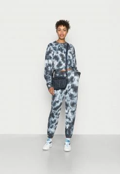 Even&Odd Damen SET - CROPPED SWEAT & JOGGER IN TIE DYE - Sweatshirt - Grey 8 Even&Odd Damen SET - CROPPED SWEAT & JOGGER IN TIE DYE - Sweatshirt - Grey -Even&Odd Verkäufe 2024 ad13f69c34bb4dedb079394063764e84