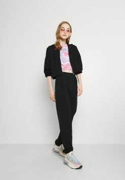 Even&Odd Damen SET - OVERSIZED SWEAT JACKET & JOGGER - Sweatjacke - Black 10 Even&Odd Damen SET - OVERSIZED SWEAT JACKET & JOGGER - Sweatjacke - Black -Even&Odd Verkäufe 2024 c074883c2f874c118e72dbb43928e602