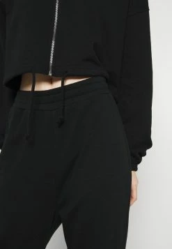 Even&Odd Damen SET - OVERSIZED SWEAT JACKET & JOGGER - Sweatjacke - Black 14 Even&Odd Damen SET - OVERSIZED SWEAT JACKET & JOGGER - Sweatjacke - Black -Even&Odd Verkäufe 2024 d024cb1575ca4519b834a1e2732878c2